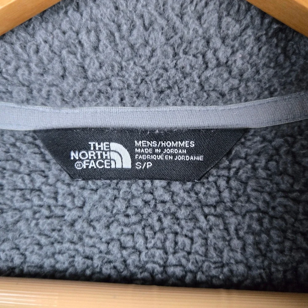 The North Face Gordon Lyons 1/4 Zip Sweatshirt Mens Small Gray Fleece Pullover
